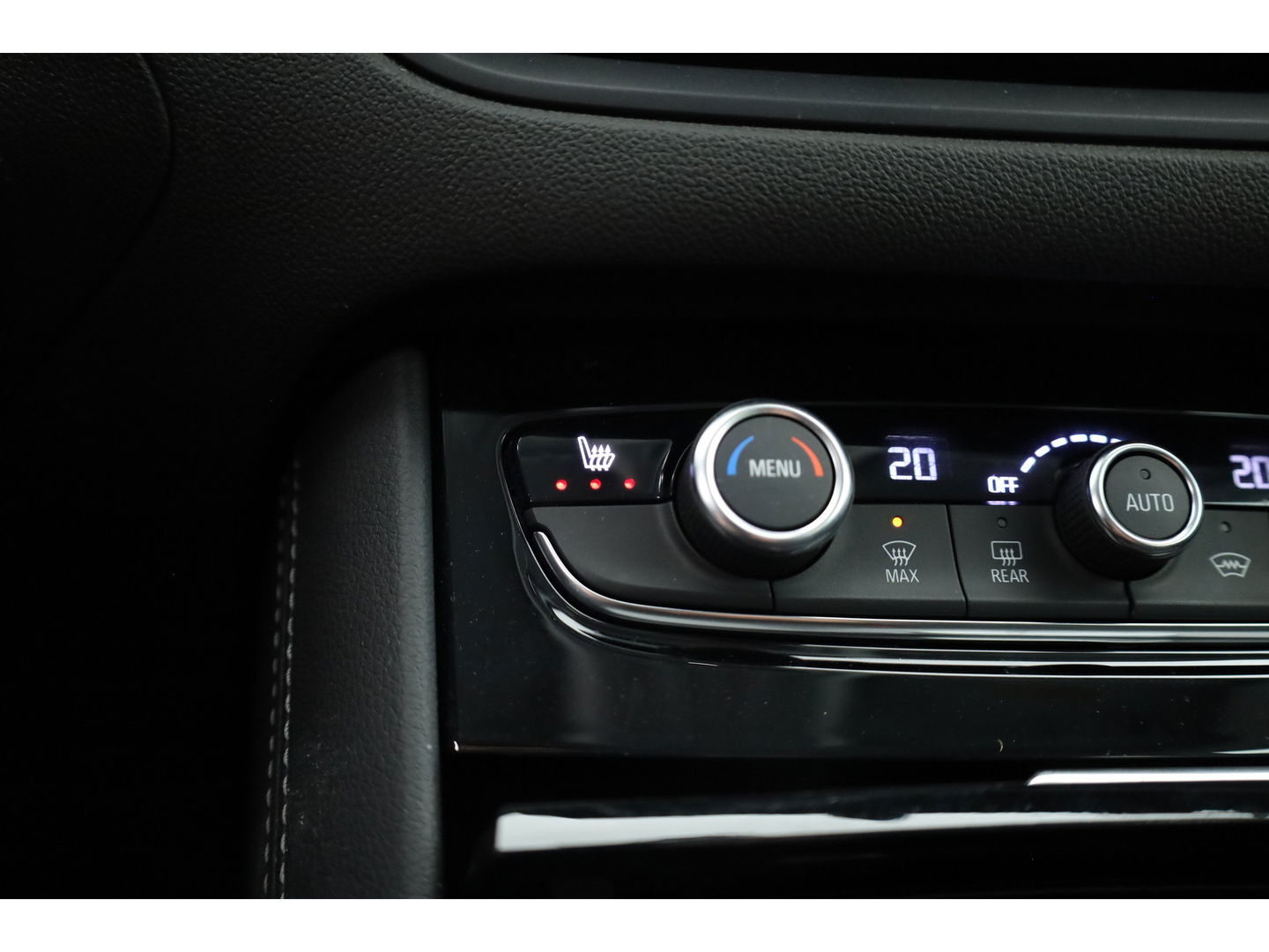 Opel Grandland 1.2 Turbo Ultimate | Navi | Stoel- Stuurverw. | Keyless | Apple Carplay | Dodehoekdet.