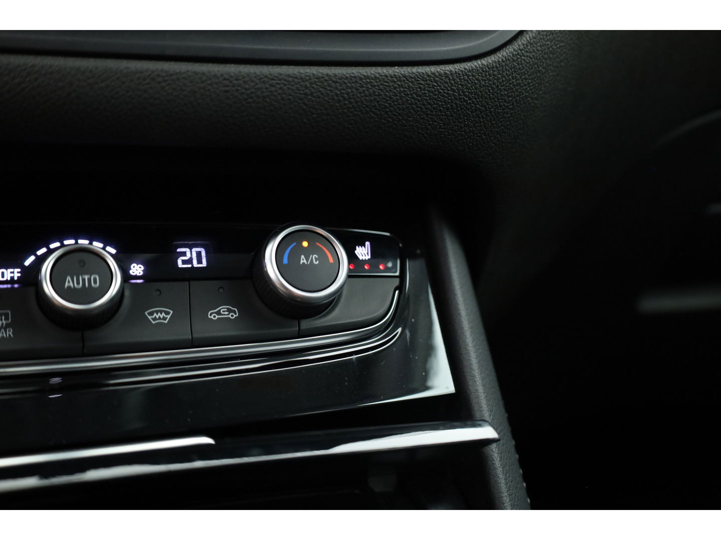 Opel Grandland 1.2 Turbo Ultimate | Navi | Stoel- Stuurverw. | Keyless | Apple Carplay | Dodehoekdet.