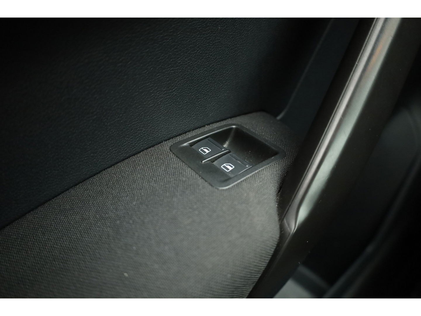 Volkswagen Caddy 1.4 TSI 5 Persoons. | Camera | 2x Schuifdeur | Park Assist | DAB | Navi | Cruise