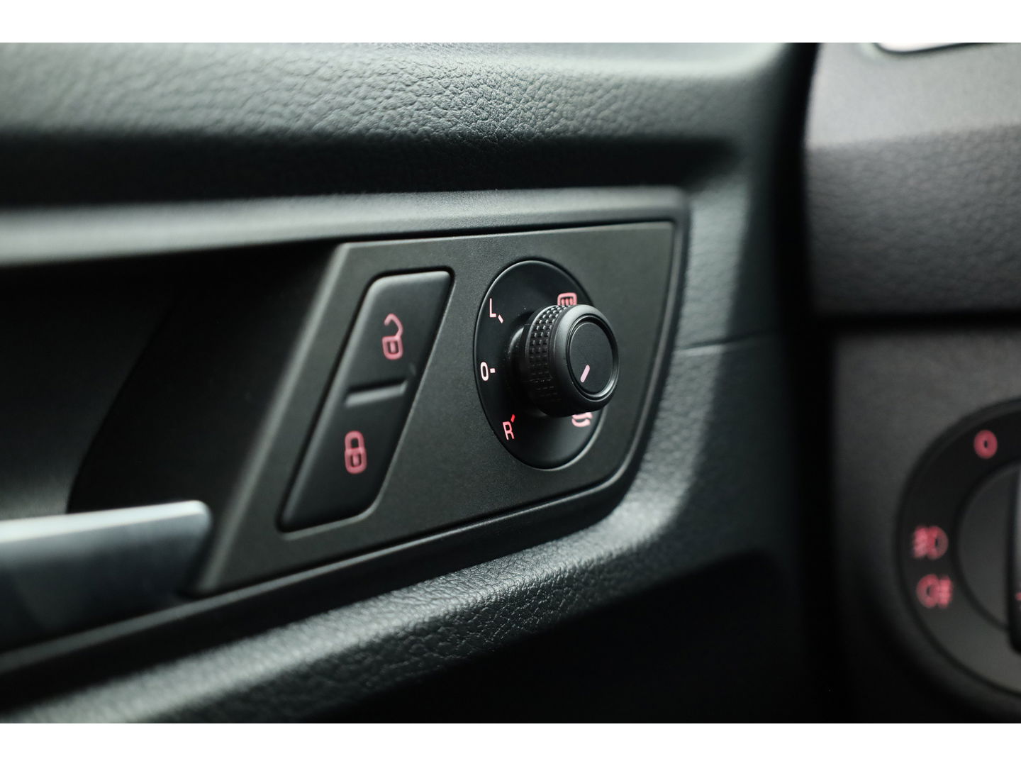Volkswagen Caddy 1.4 TSI 5 Persoons. | Camera | 2x Schuifdeur | Park Assist | DAB | Navi | Cruise