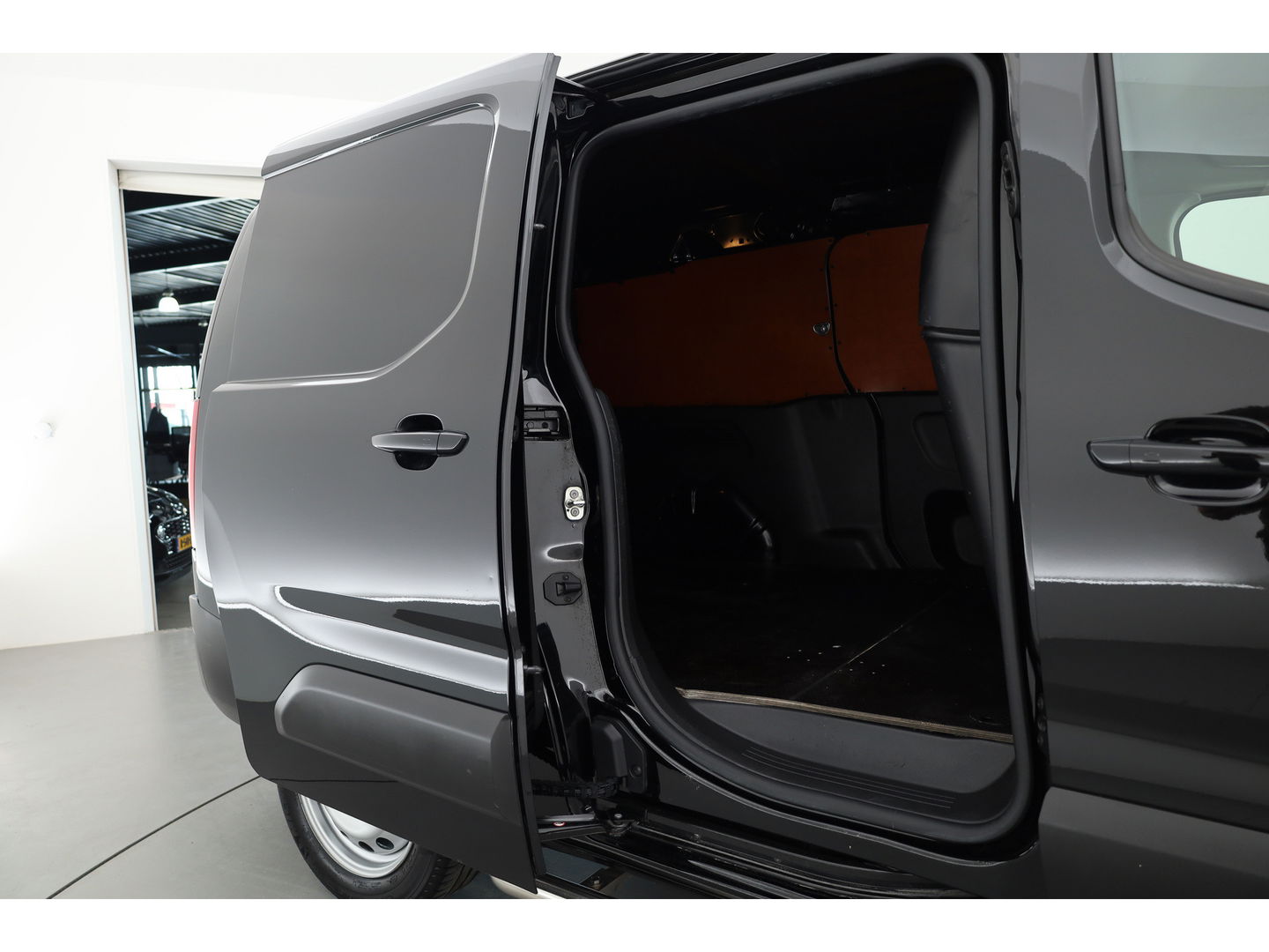 Opel Combo 1.5D L2H1 Edition | Navi | automaat | side bars | laadruimte betimmering