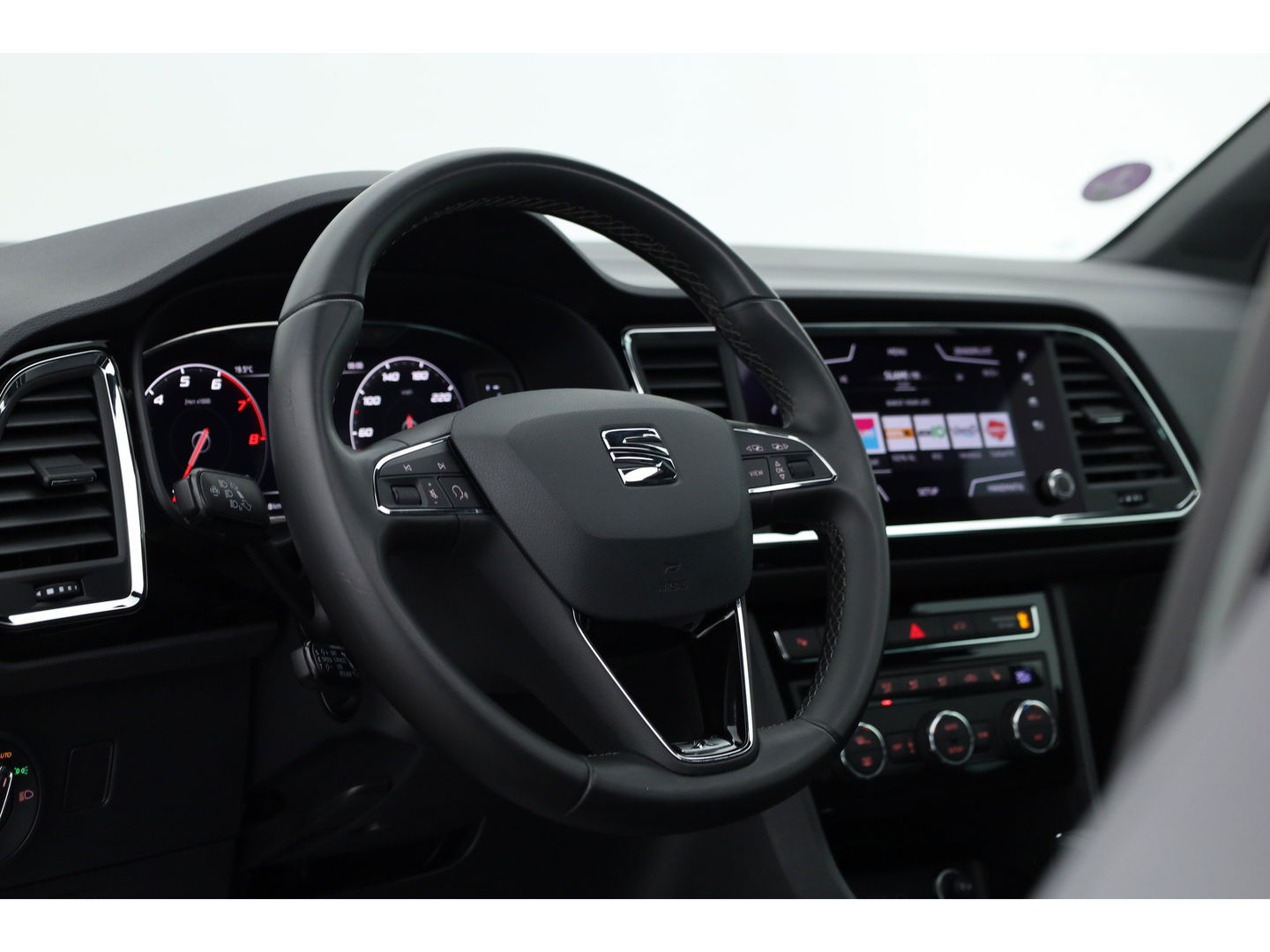 SEAT Ateca 1.5 TSI Xcellence Business Intense | Pano | Trekhaak | Adapt. cuirse | Stoelverw. | CarPlay | Navi