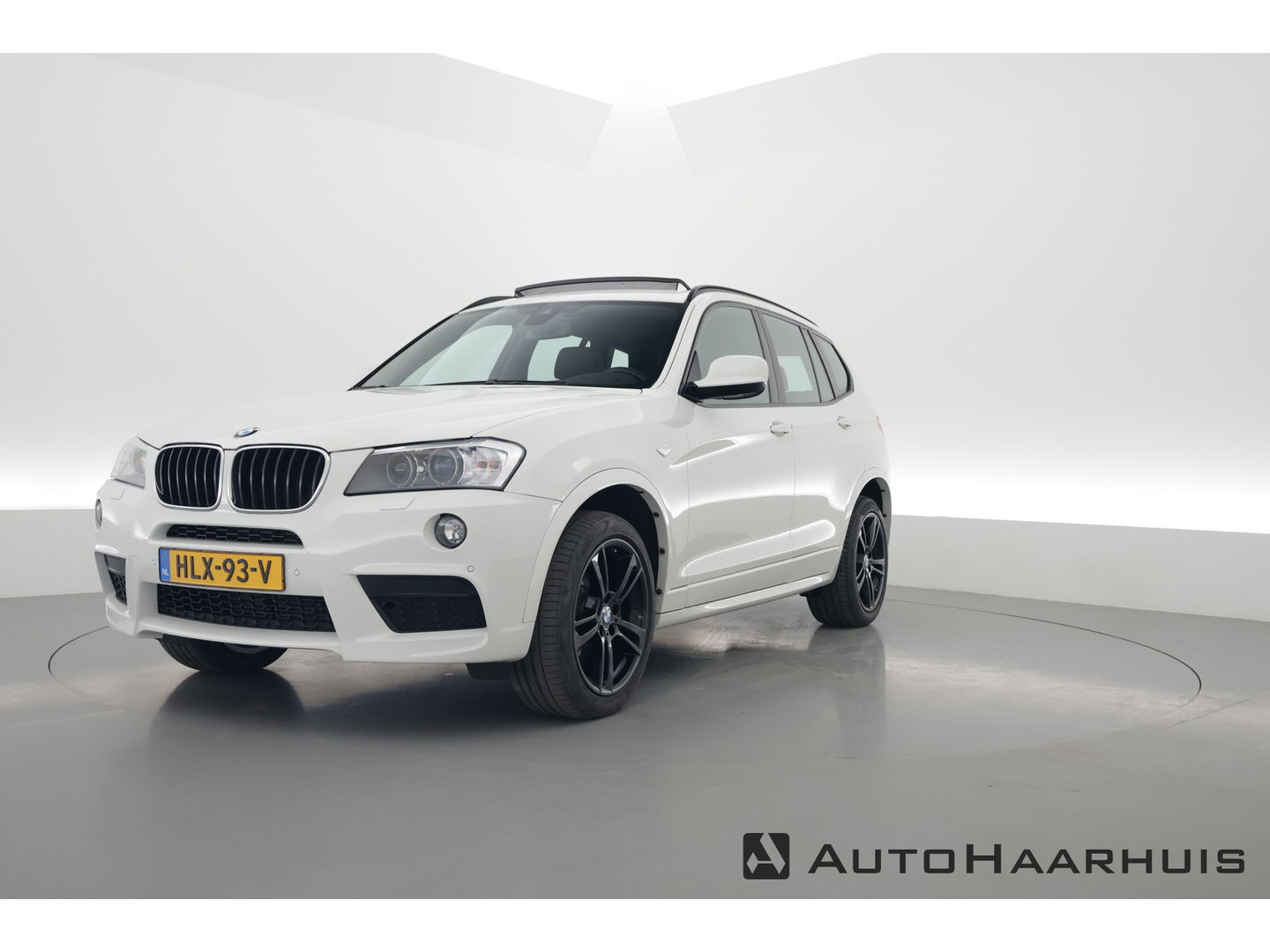 BMW X3 xDrive20d | HUD | Schuif-/kanteldak | Afn. Trekhaak | Camera | Navi | Stoelverw. | LED