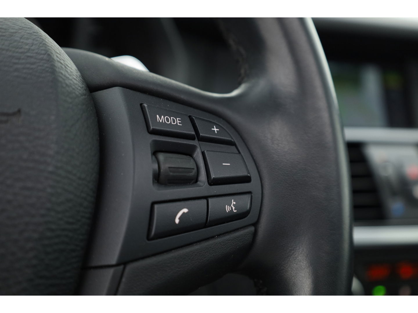BMW X3 xDrive20d | HUD | Schuif-/kanteldak | Afn. Trekhaak | Camera | Navi | Stoelverw. | LED