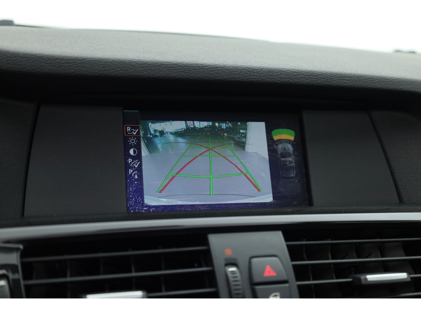 BMW X3 xDrive20d | HUD | Schuif-/kanteldak | Afn. Trekhaak | Camera | Navi | Stoelverw. | LED