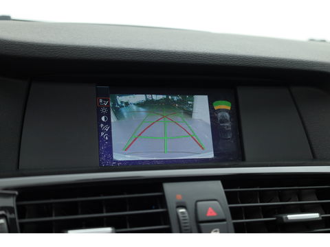 BMW X3 xDrive20d | HUD | Schuif-/kanteldak | Afn. Trekhaak | Camera | Navi | Stoelverw. | LED