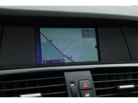 BMW X3 xDrive20d | HUD | Schuif-/kanteldak | Afn. Trekhaak | Camera | Navi | Stoelverw. | LED