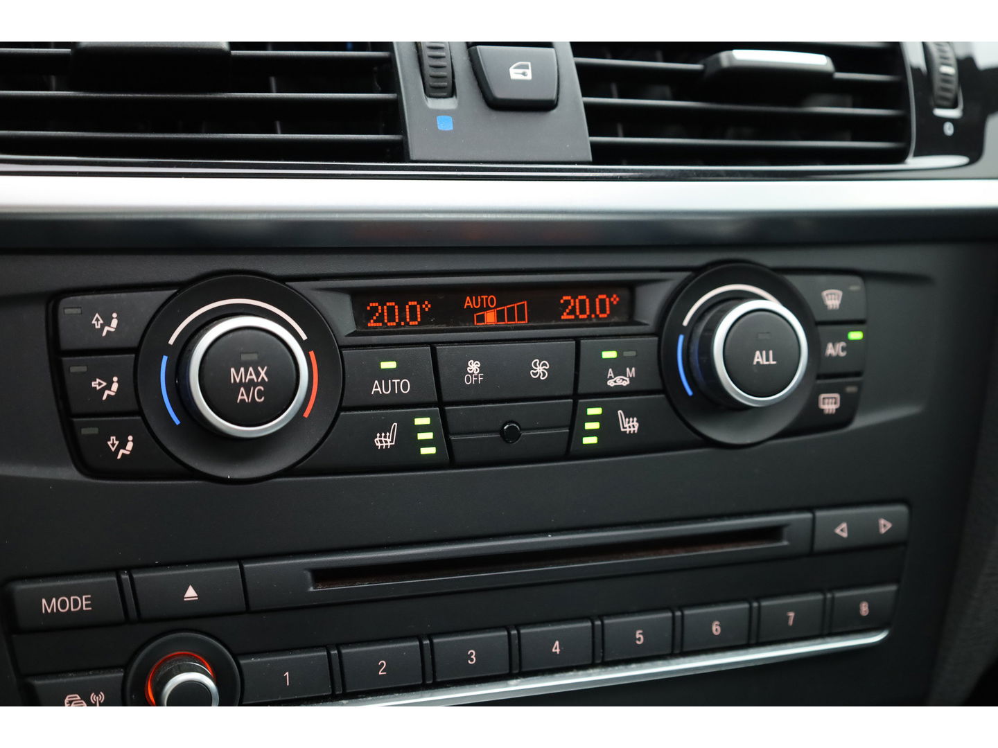BMW X3 xDrive20d | HUD | Schuif-/kanteldak | Afn. Trekhaak | Camera | Navi | Stoelverw. | LED