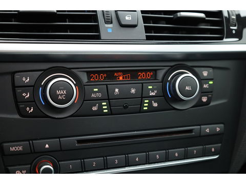 BMW X3 xDrive20d | HUD | Schuif-/kanteldak | Afn. Trekhaak | Camera | Navi | Stoelverw. | LED