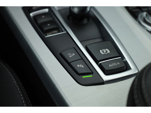 BMW X3 xDrive20d | HUD | Schuif-/kanteldak | Afn. Trekhaak | Camera | Navi | Stoelverw. | LED