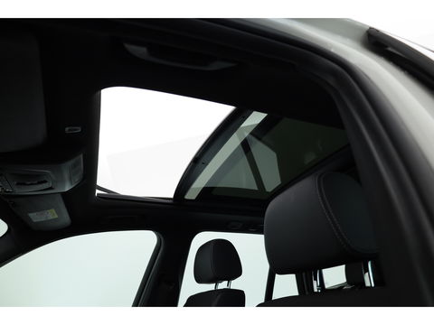 BMW X3 xDrive20d | HUD | Schuif-/kanteldak | Afn. Trekhaak | Camera | Navi | Stoelverw. | LED