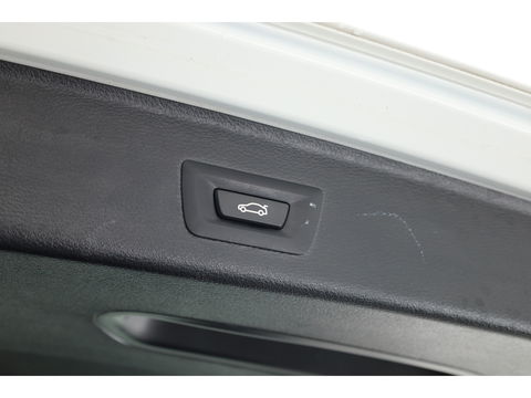BMW X3 xDrive20d | HUD | Schuif-/kanteldak | Afn. Trekhaak | Camera | Navi | Stoelverw. | LED