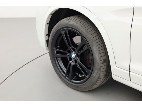 BMW X3 xDrive20d | HUD | Schuif-/kanteldak | Afn. Trekhaak | Camera | Navi | Stoelverw. | LED