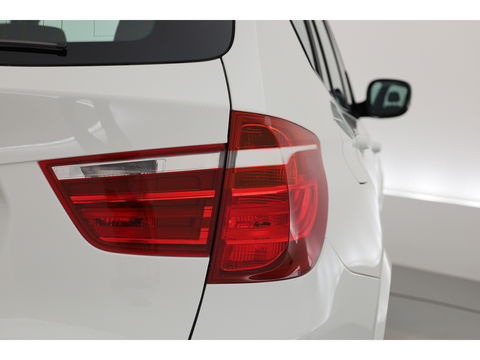 BMW X3 xDrive20d | HUD | Schuif-/kanteldak | Afn. Trekhaak | Camera | Navi | Stoelverw. | LED