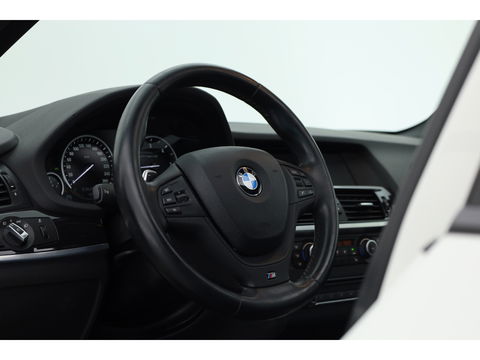 BMW X3 xDrive20d | HUD | Schuif-/kanteldak | Afn. Trekhaak | Camera | Navi | Stoelverw. | LED