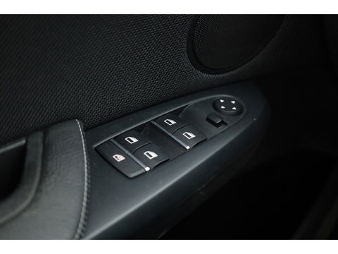 BMW X3 xDrive20d | HUD | Schuif-/kanteldak | Afn. Trekhaak | Camera | Navi | Stoelverw. | LED