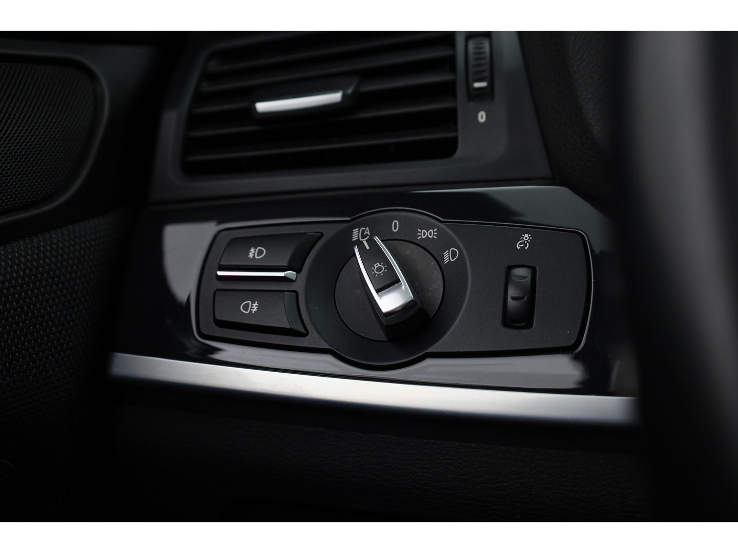 BMW X3 xDrive20d | HUD | Schuif-/kanteldak | Afn. Trekhaak | Camera | Navi | Stoelverw. | LED