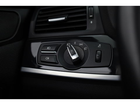 BMW X3 xDrive20d | HUD | Schuif-/kanteldak | Afn. Trekhaak | Camera | Navi | Stoelverw. | LED