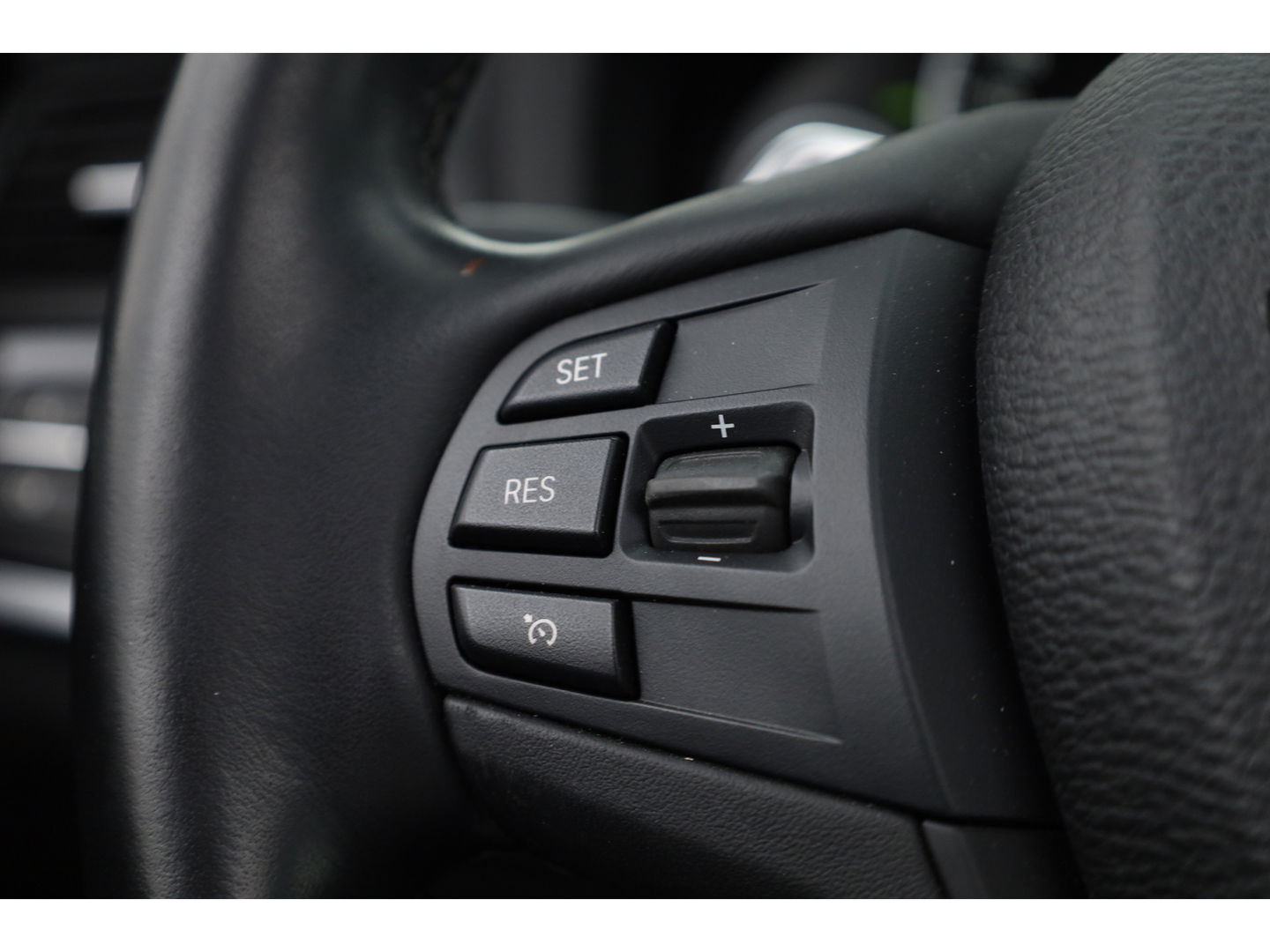 BMW X3 xDrive20d | HUD | Schuif-/kanteldak | Afn. Trekhaak | Camera | Navi | Stoelverw. | LED
