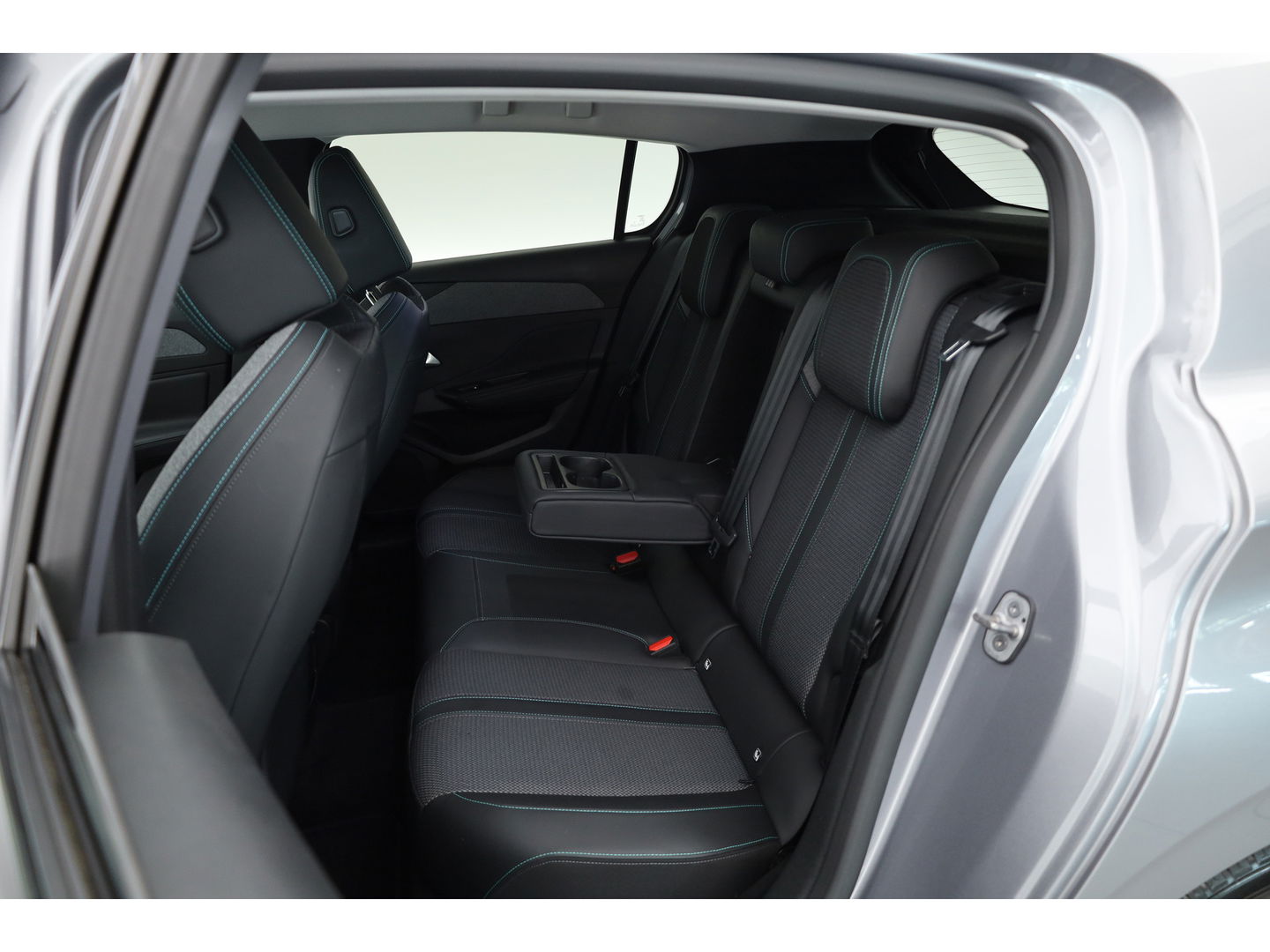 Peugeot 308 1.2 PureTech Allure Pack Business | CarPlay | Camera | Adapt.cruise | LED | Navi