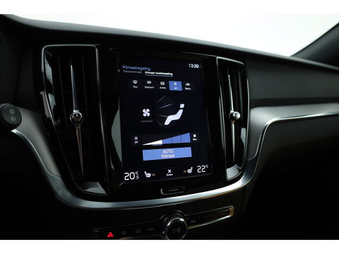 Volvo V60 2.0 T4 Inscription | Navi | Pilot Assist | Bliss |  Stoelverw. | Leder | 19''