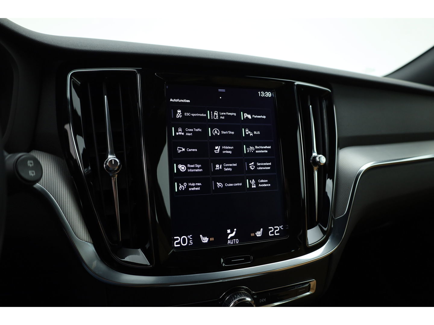 Volvo V60 2.0 T4 Inscription | Navi | Pilot Assist | Bliss |  Stoelverw. | Leder | 19''