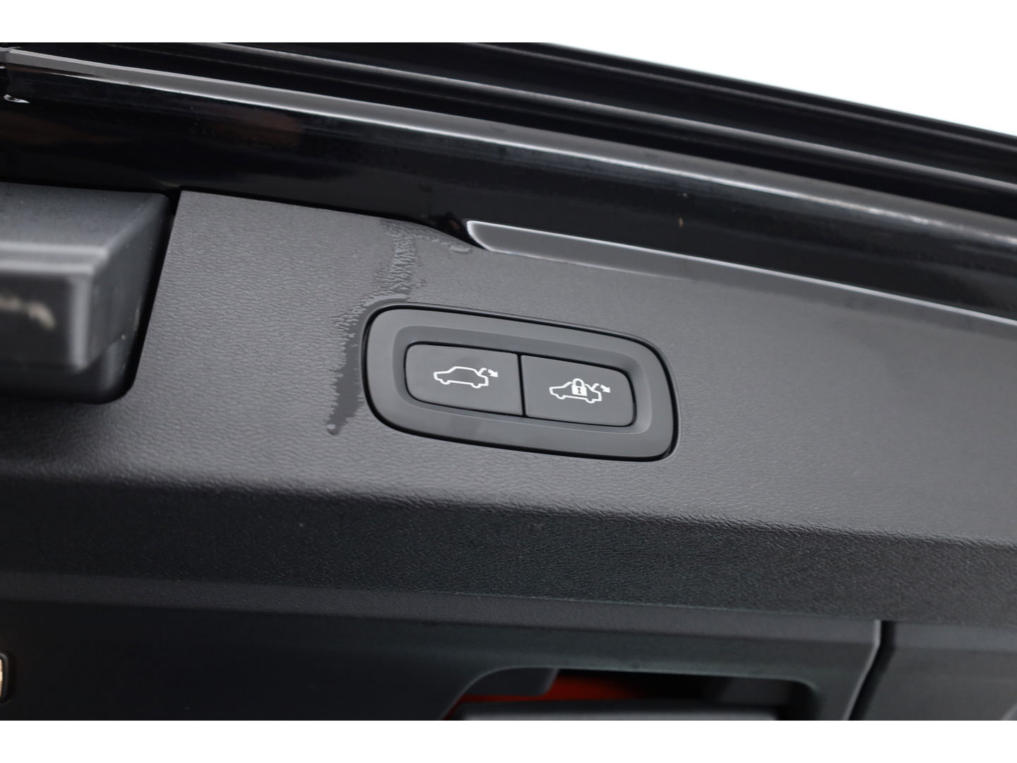 Volvo V60 2.0 T4 Inscription | Navi | Pilot Assist | Bliss |  Stoelverw. | Leder | 19''
