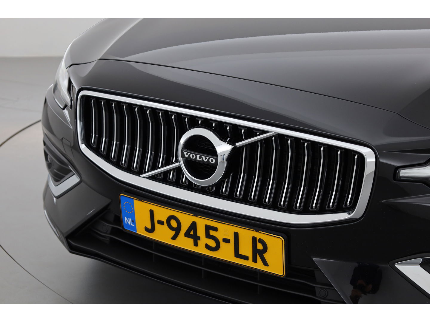 Volvo V60 2.0 T4 Inscription | Navi | Pilot Assist | Bliss |  Stoelverw. | Leder | 19''