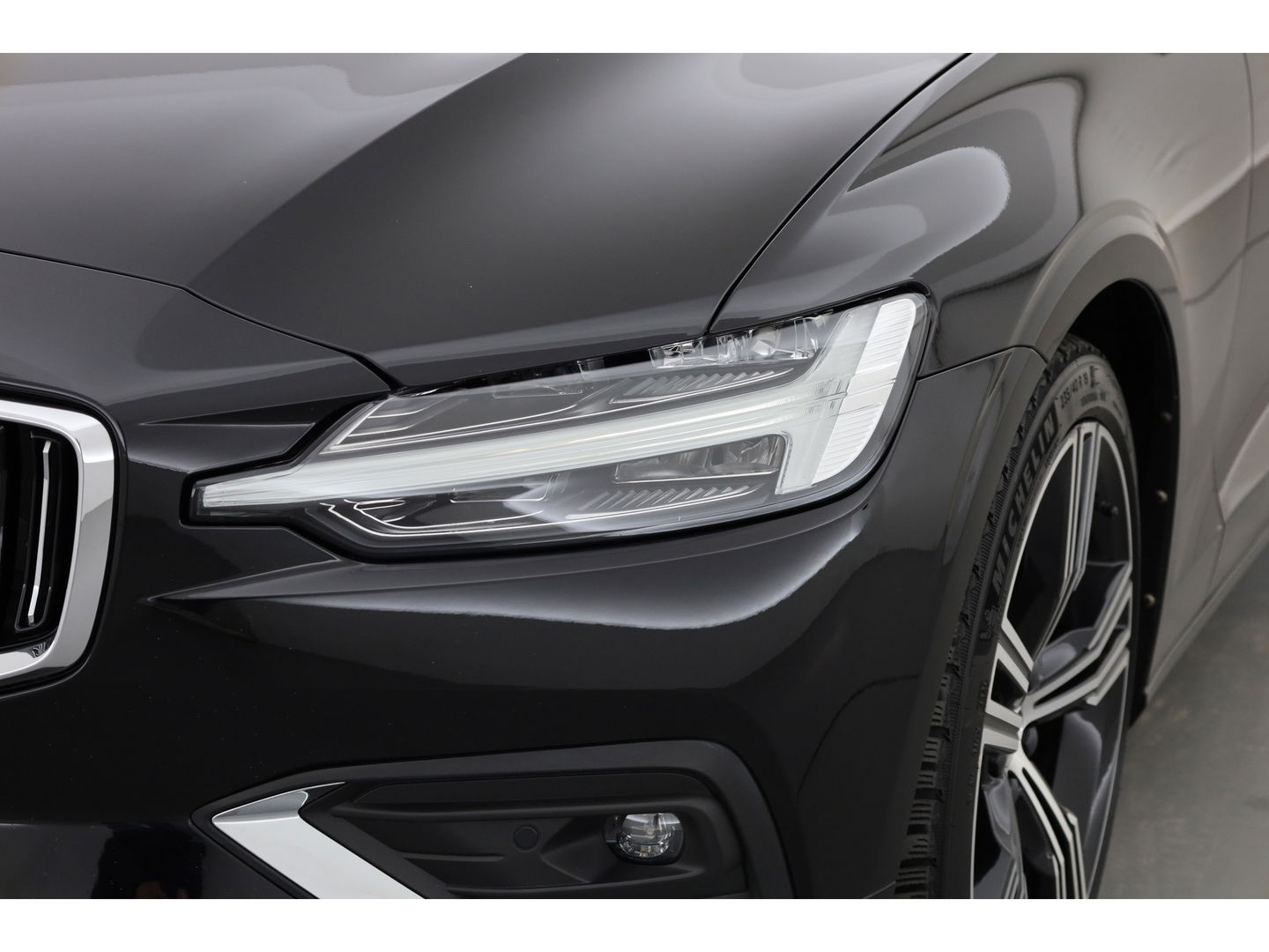 Volvo V60 2.0 T4 Inscription | Navi | Pilot Assist | Bliss |  Stoelverw. | Leder | 19''