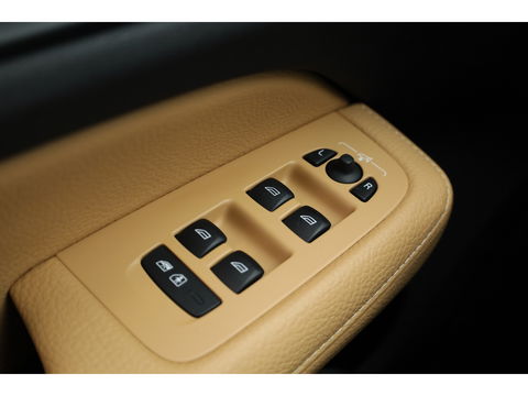 Volvo V60 2.0 T4 Inscription | Navi | Pilot Assist | Bliss |  Stoelverw. | Leder | 19''