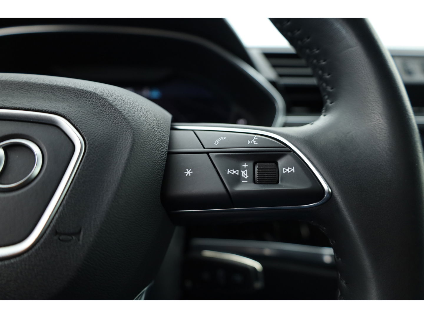 Audi Q3 Sportback 35 TFSI Business Edition | S Line | Navi | Afn. Trekhaak | Adapt. Cruise | Carplay | Camera | Stoelverw.