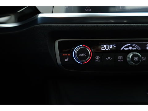 Audi Q3 Sportback 35 TFSI Business Edition | S Line | Navi | Afn. Trekhaak | Adapt. Cruise | Carplay | Camera | Stoelverw.