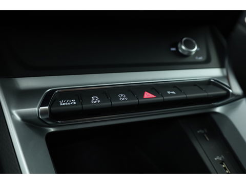 Audi Q3 Sportback 35 TFSI Business Edition | S Line | Navi | Afn. Trekhaak | Adapt. Cruise | Carplay | Camera | Stoelverw.
