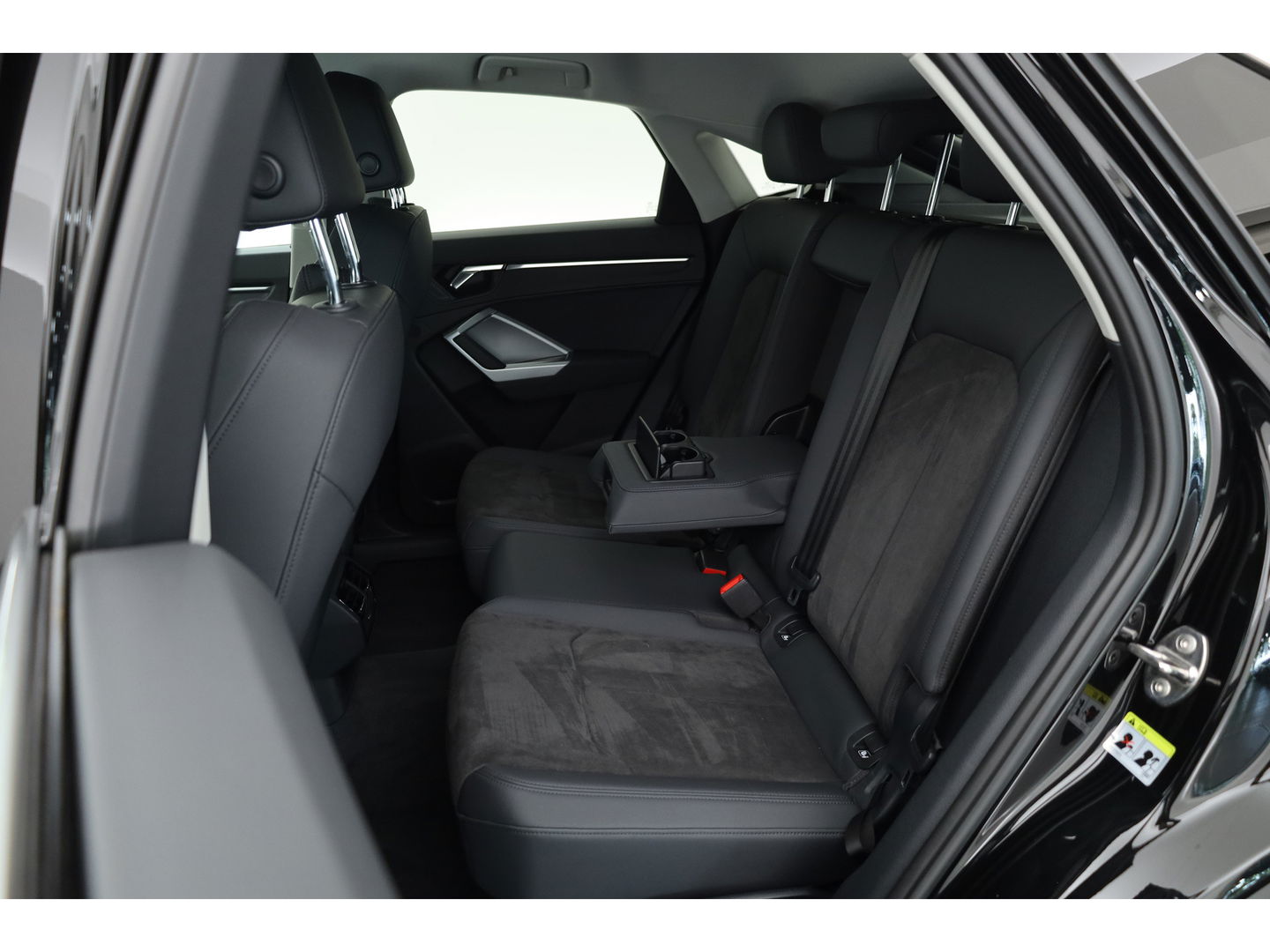 Audi Q3 Sportback 35 TFSI Business Edition | S Line | Navi | Afn. Trekhaak | Adapt. Cruise | Carplay | Camera | Stoelverw.