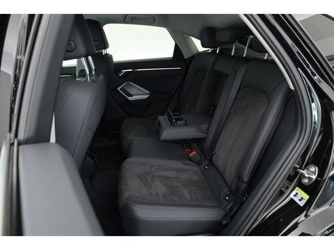 Audi Q3 Sportback 35 TFSI Business Edition | S Line | Navi | Afn. Trekhaak | Adapt. Cruise | Carplay | Camera | Stoelverw.