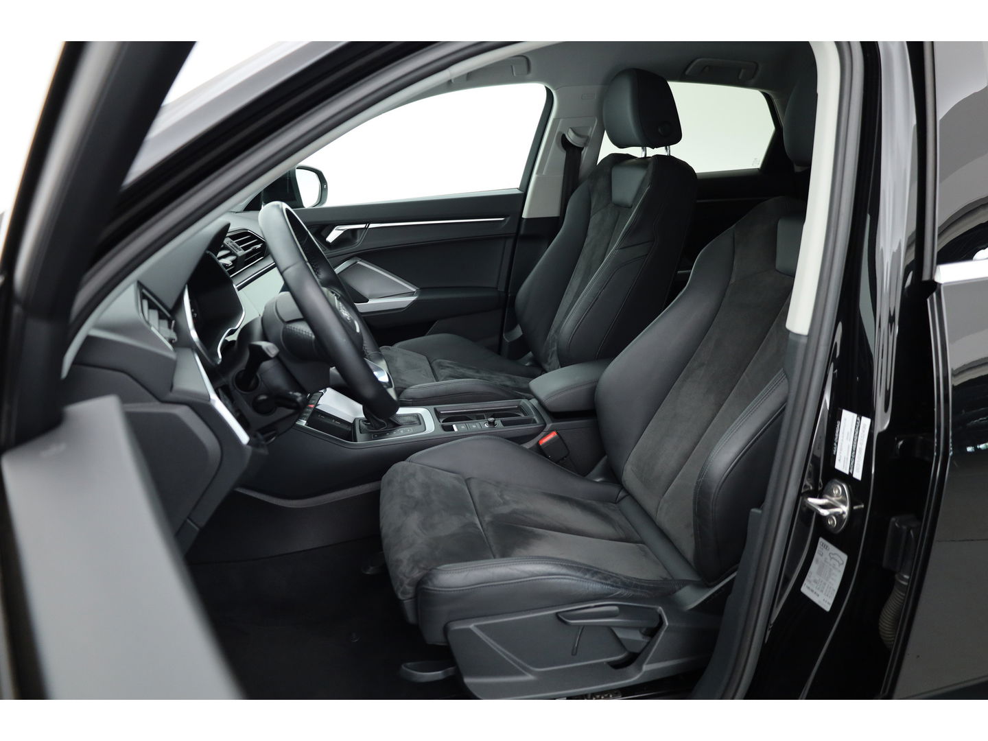 Audi Q3 Sportback 35 TFSI Business Edition | S Line | Navi | Afn. Trekhaak | Adapt. Cruise | Carplay | Camera | Stoelverw.
