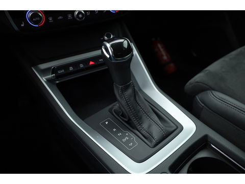 Audi Q3 Sportback 35 TFSI Business Edition | S Line | Navi | Afn. Trekhaak | Adapt. Cruise | Carplay | Camera | Stoelverw.