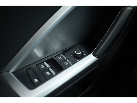 Audi Q3 Sportback 35 TFSI Business Edition | S Line | Navi | Afn. Trekhaak | Adapt. Cruise | Carplay | Camera | Stoelverw.