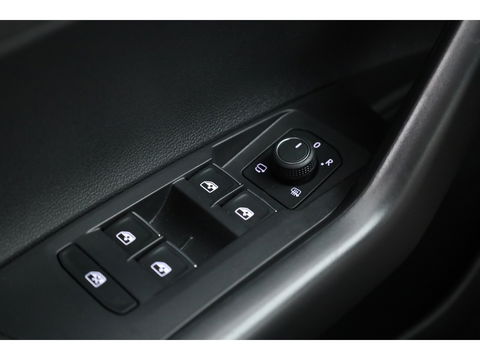 Volkswagen Polo 1.0 TSI DSG | Navi | Travel Assist | Camera | Stoelverw. | Apple CarPlay |
