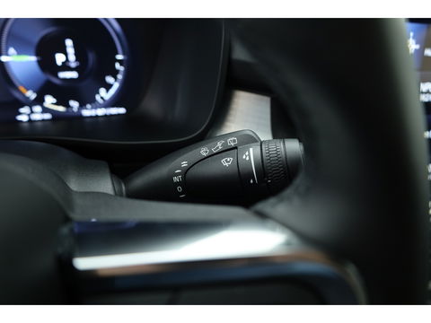 Volvo XC40 T4 Recharge Core | Pilot Assist | Elek. Trekhaak | Camera | Navi | Stoel- Stuurverw.