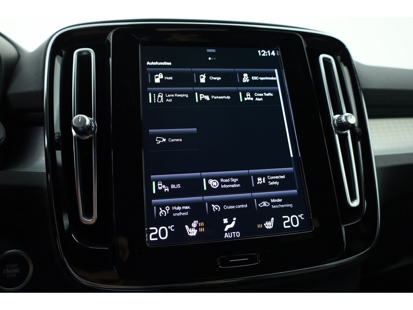 Volvo XC40 T4 Recharge Core | Pilot Assist | Elek. Trekhaak | Camera | Navi | Stoel- Stuurverw.