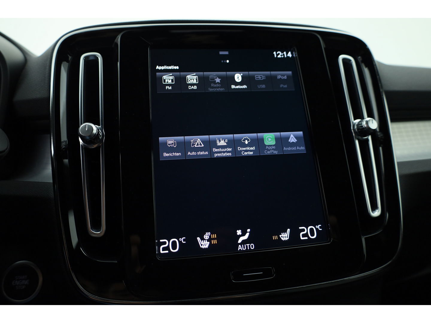 Volvo XC40 T4 Recharge Core | Pilot Assist | Elek. Trekhaak | Camera | Navi | Stoel- Stuurverw.