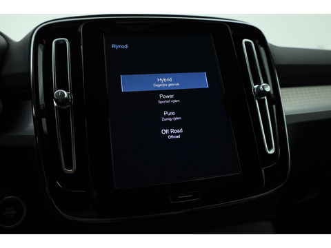 Volvo XC40 T4 Recharge Core | Pilot Assist | Elek. Trekhaak | Camera | Navi | Stoel- Stuurverw.
