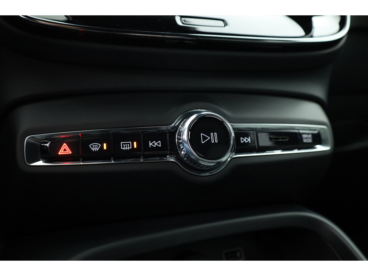 Volvo XC40 T4 Recharge Core | Pilot Assist | Elek. Trekhaak | Camera | Navi | Stoel- Stuurverw.
