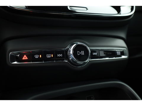 Volvo XC40 T4 Recharge Core | Pilot Assist | Elek. Trekhaak | Camera | Navi | Stoel- Stuurverw.