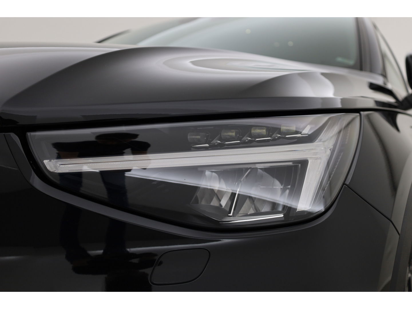 Volvo XC40 T4 Recharge Core | Pilot Assist | Elek. Trekhaak | Camera | Navi | Stoel- Stuurverw.
