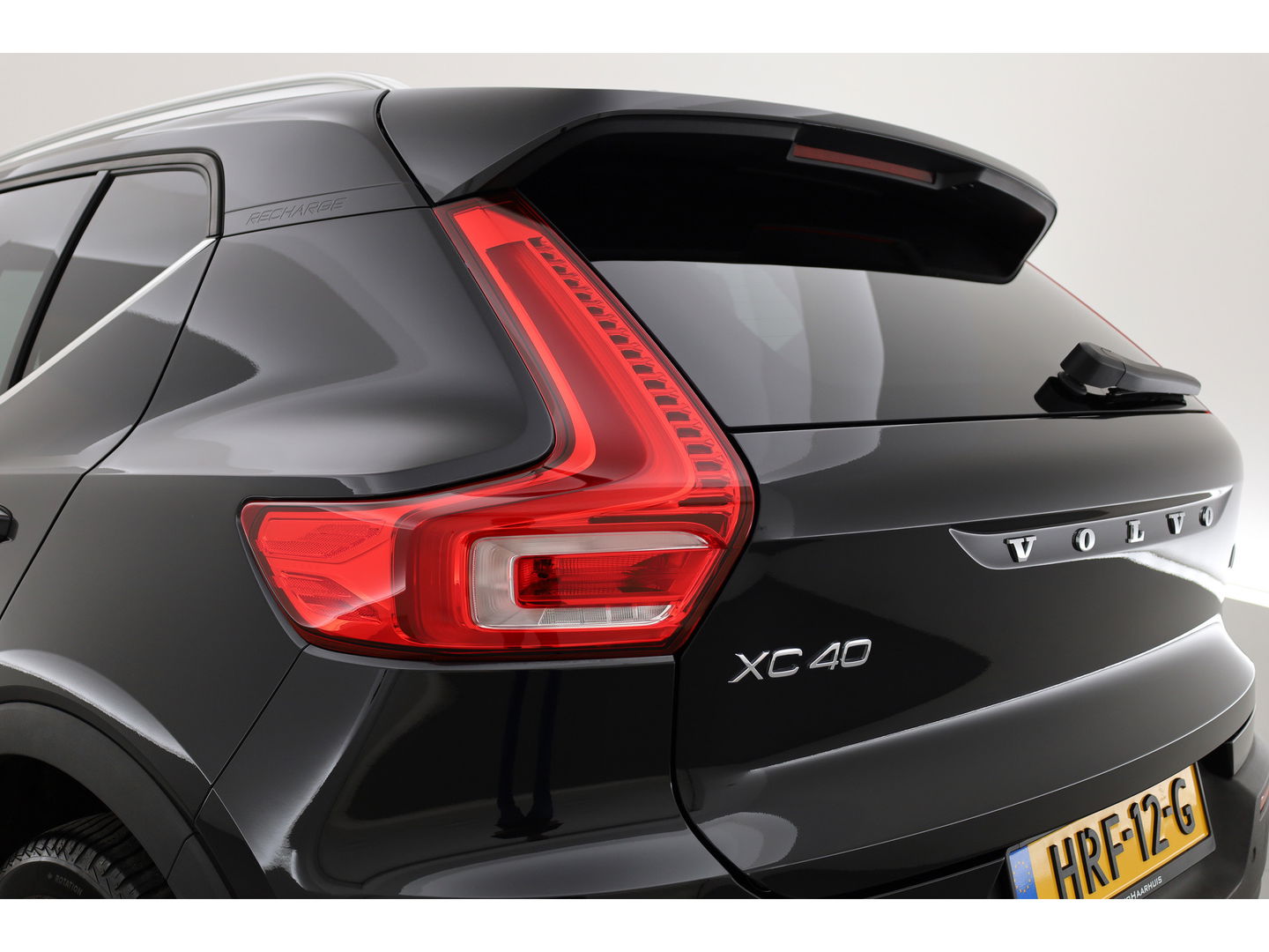 Volvo XC40 T4 Recharge Core | Pilot Assist | Elek. Trekhaak | Camera | Navi | Stoel- Stuurverw.