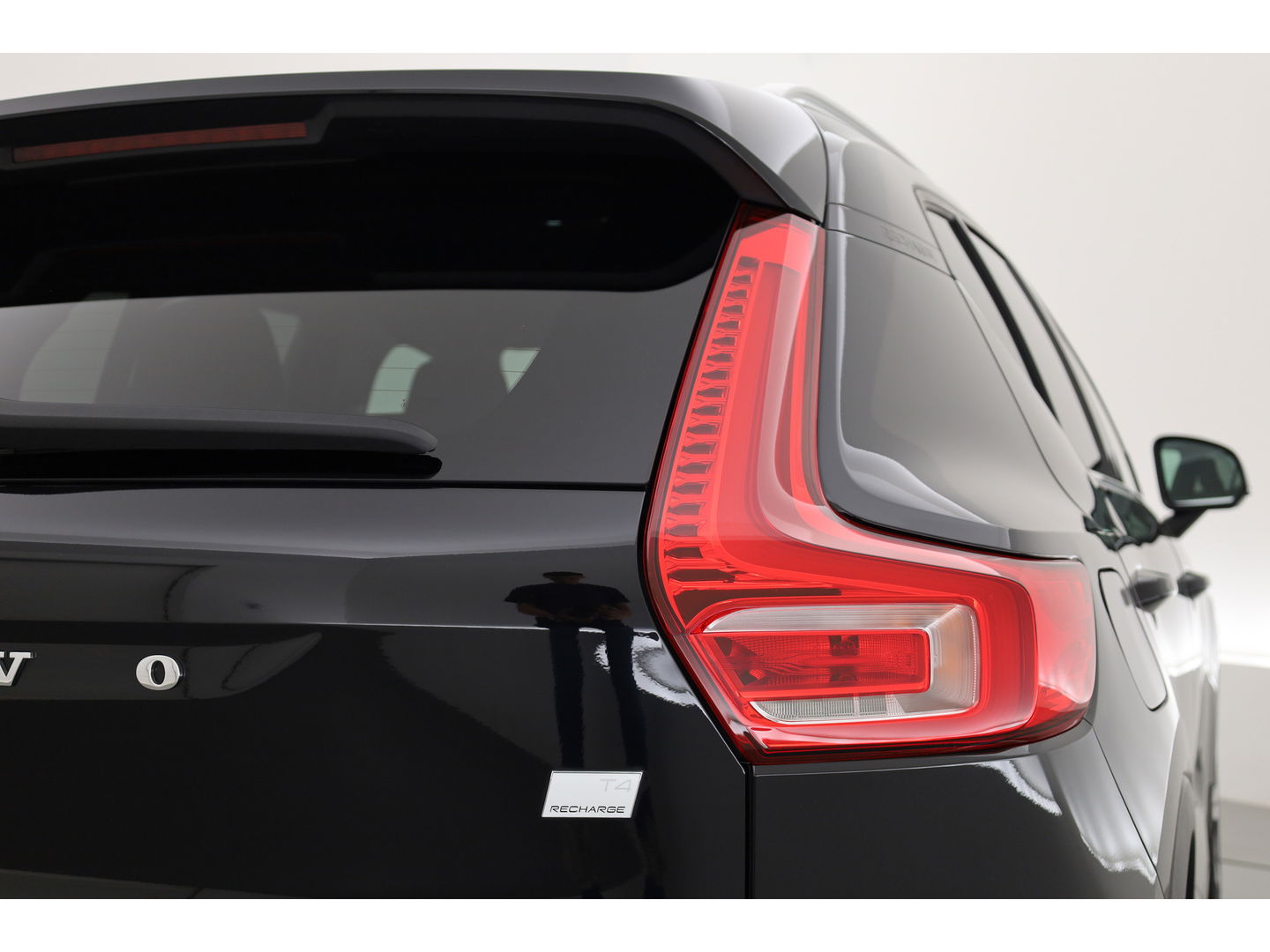 Volvo XC40 T4 Recharge Core | Pilot Assist | Elek. Trekhaak | Camera | Navi | Stoel- Stuurverw.
