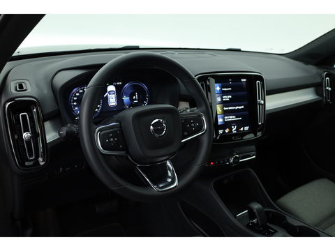 Volvo XC40 T4 Recharge Core | Pilot Assist | Elek. Trekhaak | Camera | Navi | Stoel- Stuurverw.