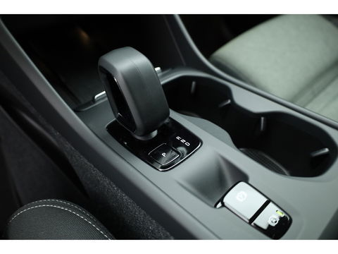 Volvo XC40 T4 Recharge Core | Pilot Assist | Elek. Trekhaak | Camera | Navi | Stoel- Stuurverw.